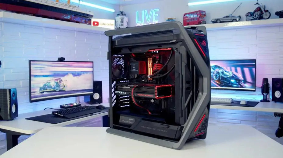PC gaming éclairé en rouge posé sur un bureau