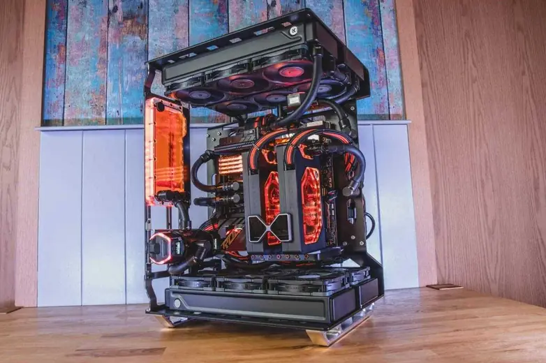 Boîtier ouvert avec réservoir de refroidissement orange